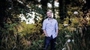 Peter Hollens background-2
